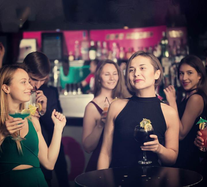 Je dynamise vos soirées d'entreprise avec des animations sur mesure.